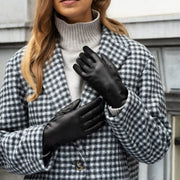 Isabella (black) - Lambskin leather gloves with cashmere lining & touchscreen feature