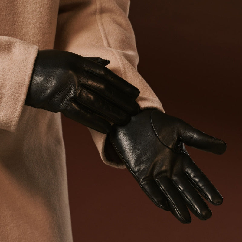 Fabio (black) - Men's classic lambskin leather gloves with pure silk lining