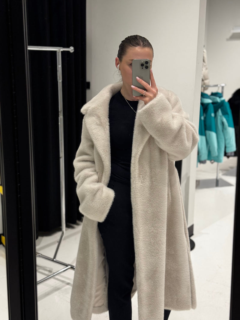 Eden Ivory Faux Mink Effect Fur Coat | Women's Outerwear