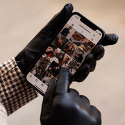Isabella (black) - Lambskin leather gloves with cashmere lining & touchscreen feature