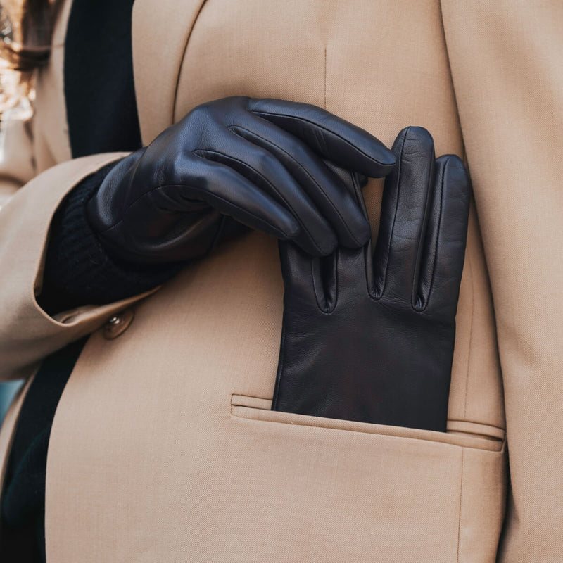 Isabella (black) - Lambskin leather gloves with cashmere lining & touchscreen feature