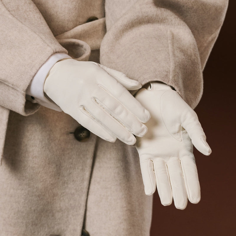 Sofia (white) - Lambskin leather gloves with silk lining